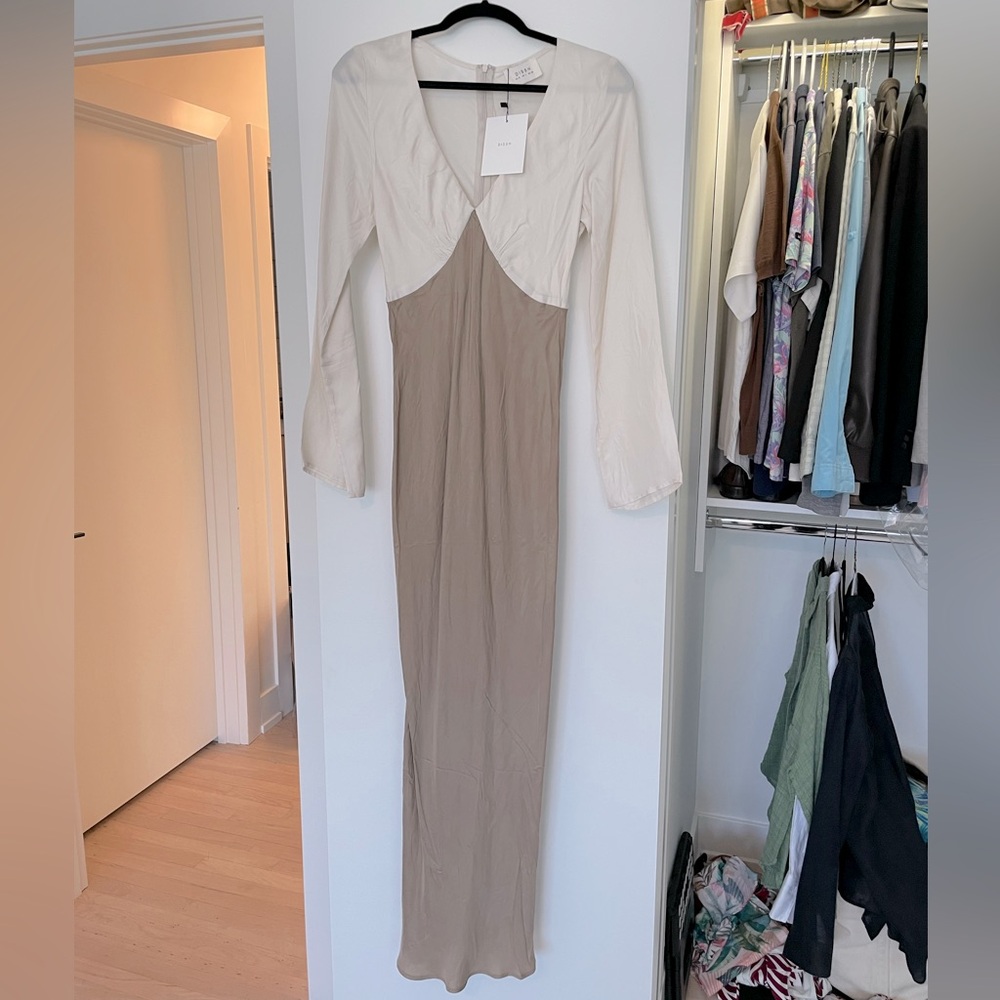 Dissh Long Sleeve Maxi Dress - US 4